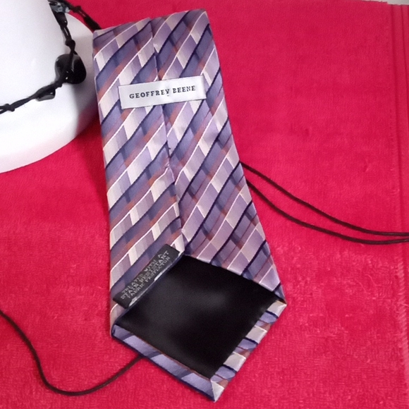 Men's Tie,58inches by 4inches wide. - Picture 4 of 6